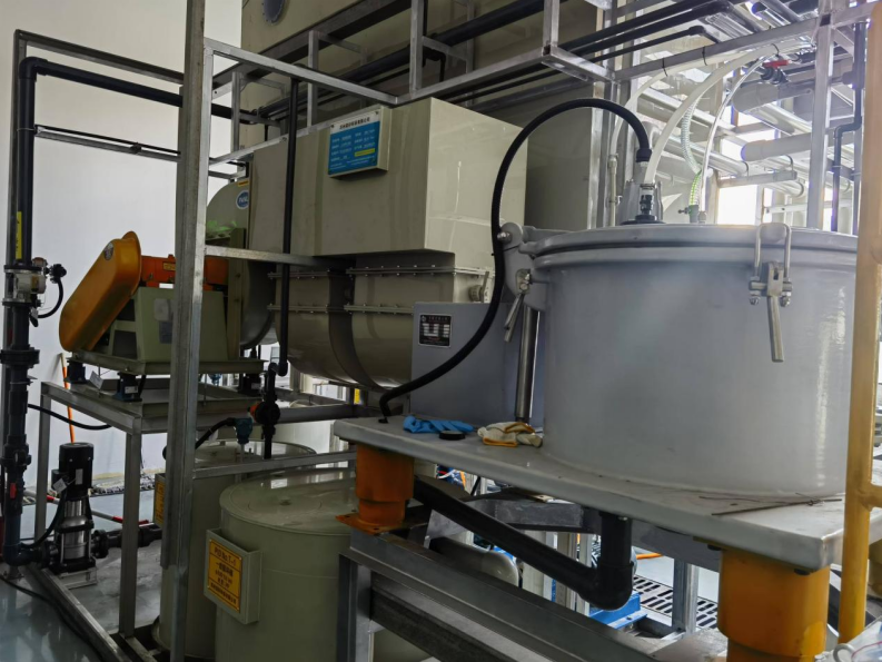 �U������O��